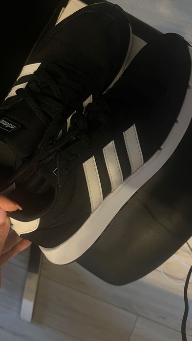 Маратонки Adidas в перфектно състояние