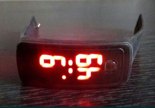 Продам электронные часы