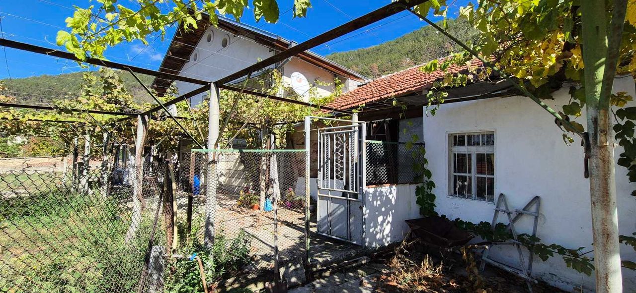 Продава се Къща в Казанлък - 250 кв.м за 490 €/кв.м - Снимка #4