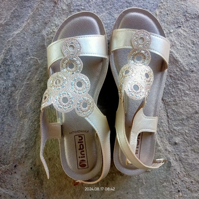 Италиански сандали нови Punto