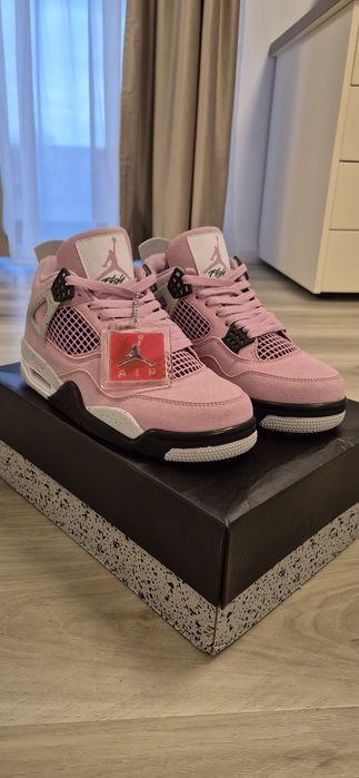 Jordan 4 Pink Oreo