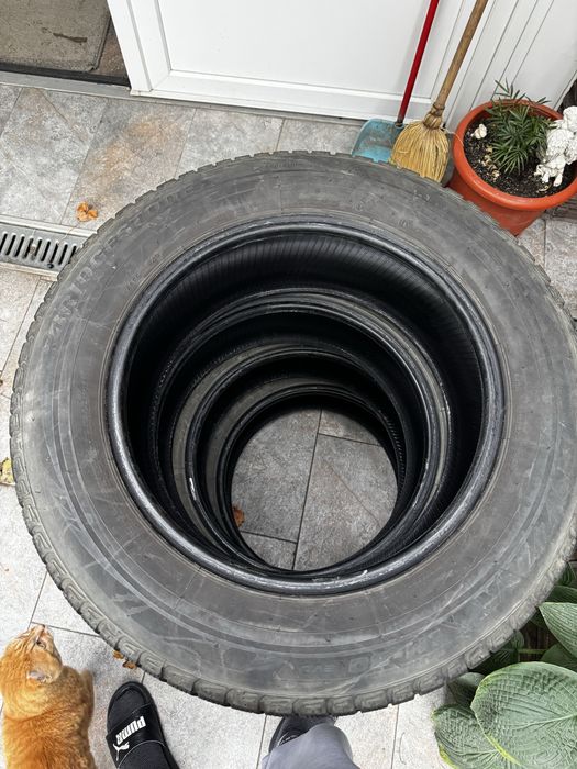 Vând cauciucuri iarnă BRIGESTONE