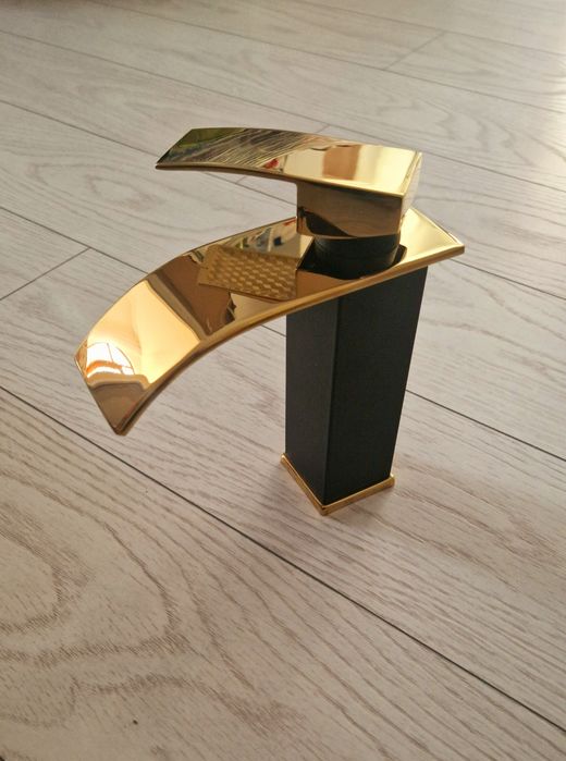 Baterie sanitară (Luxury) Black/Gold