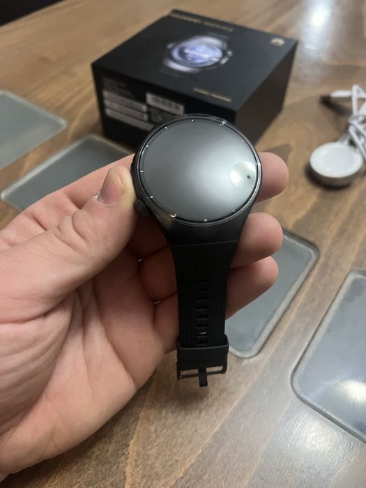 HUAWAEI watch 5 Чисто нов