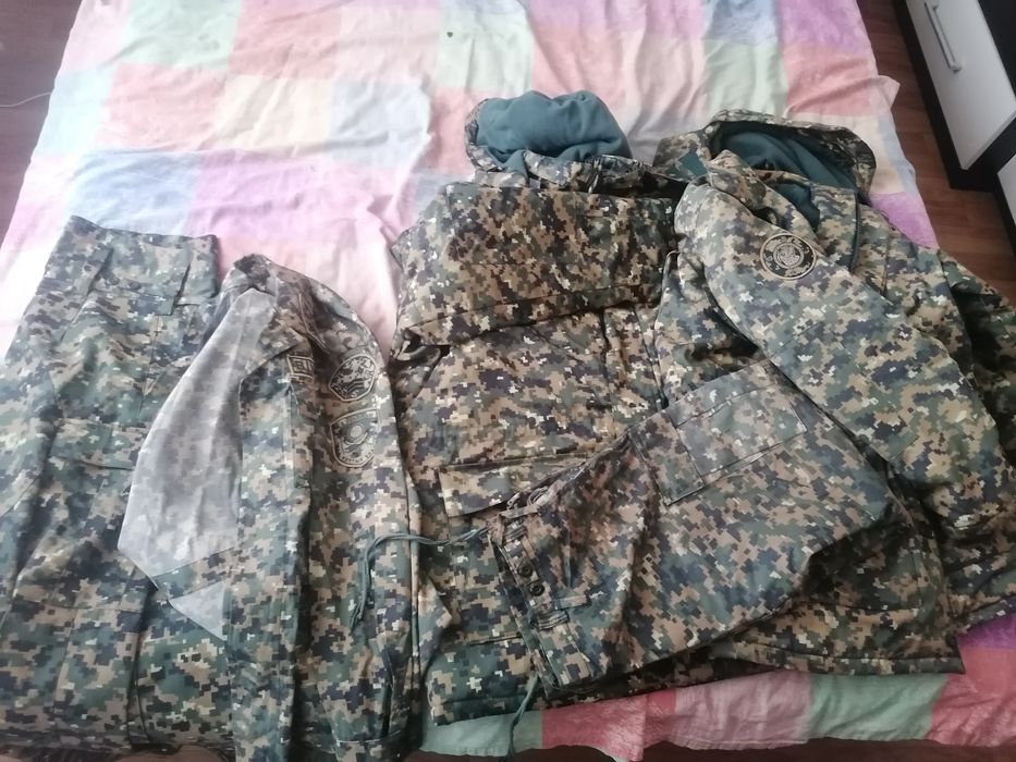 Два бушлата, форма, и берцы зимние новые 42 размер