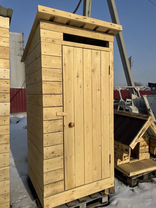 Туалет деревянный