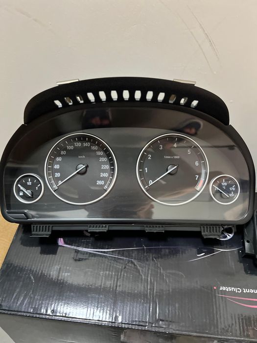 Продам щиток прибора на F15 Х5 в оригинале