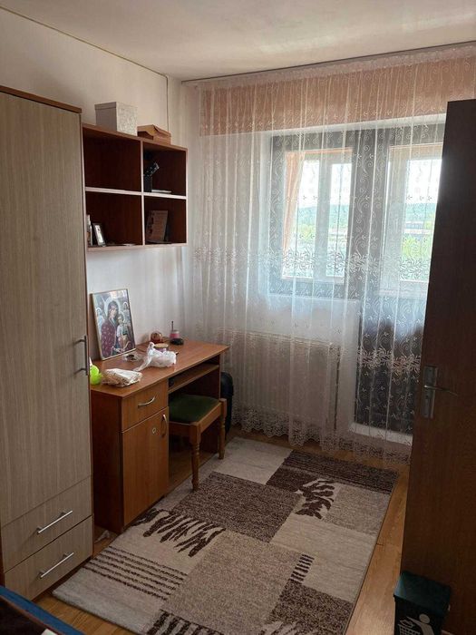 închiriez apartament Plopeni