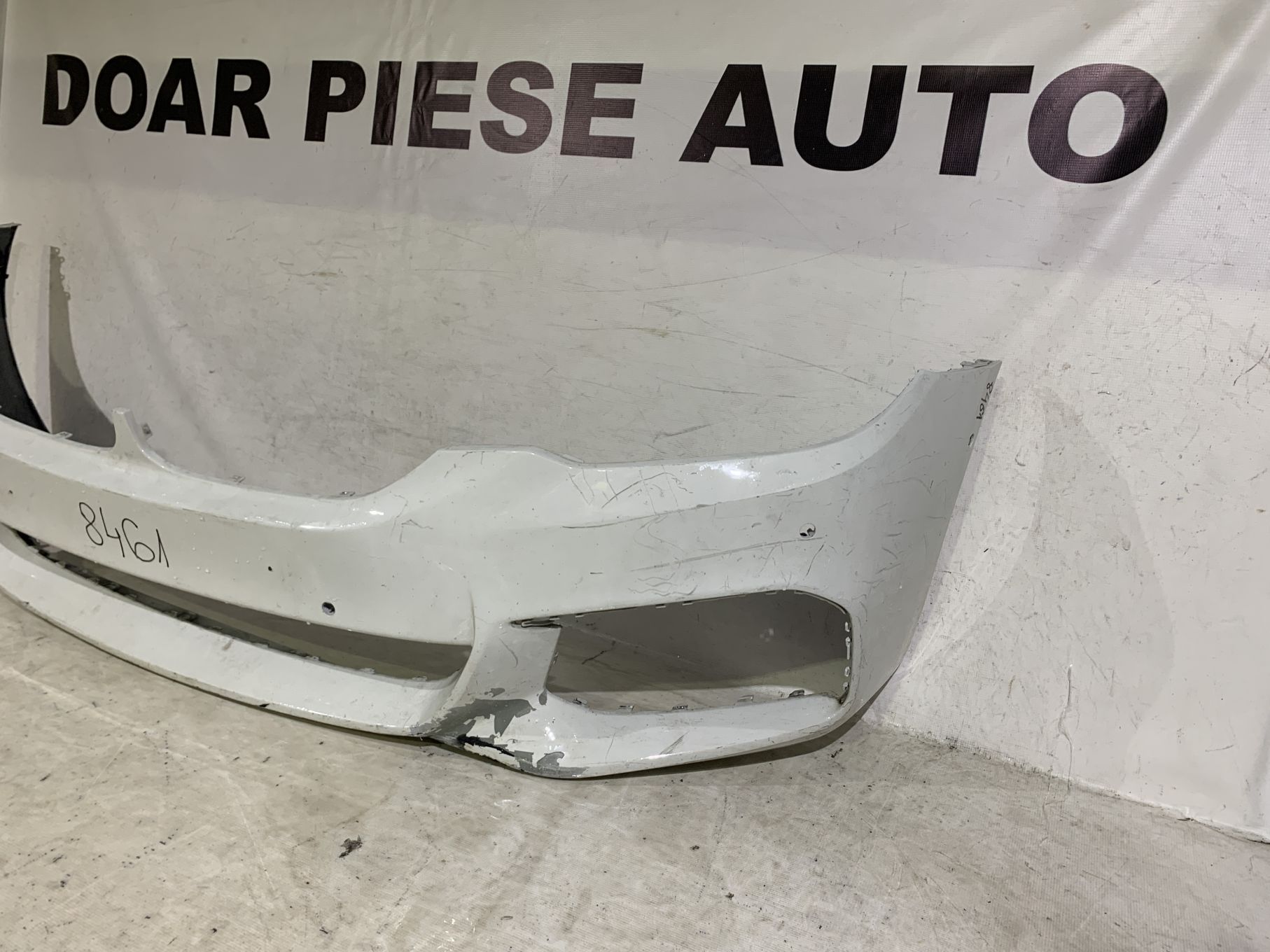 Bara fata BMW Seria 5, G30/G31, M-Sport, 2016, 2017, 2018, 2019, 2020, cod origine OE 51118064928, cu gauri pentru senzori de parcare.