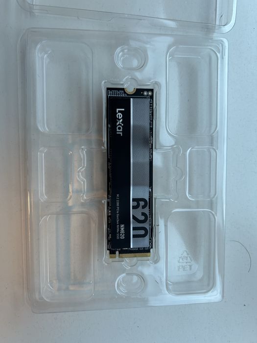 Vând ssd Lexar 512 gb produsul este nou