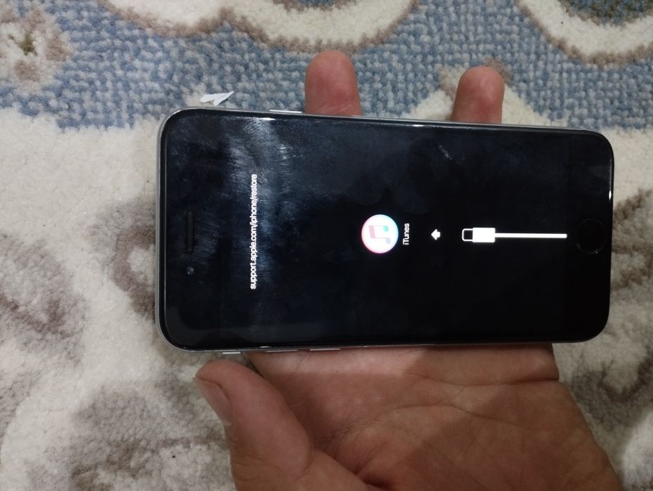 Zapchastga 2ta telefon iphone 6 va samsung z-flip bor