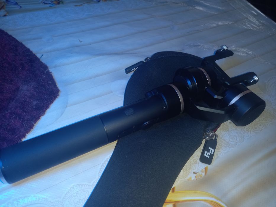 Mi экшен камера сотилади стаблизатори билан бирга  сёмка 4ка олади