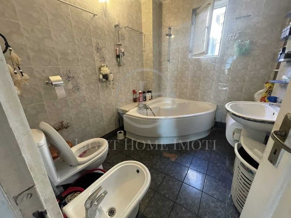 Продава се Тристаен апартамент в Пловдив, Кючук Париж - 120 кв.м за 1209 €/кв.м - Снимка #16