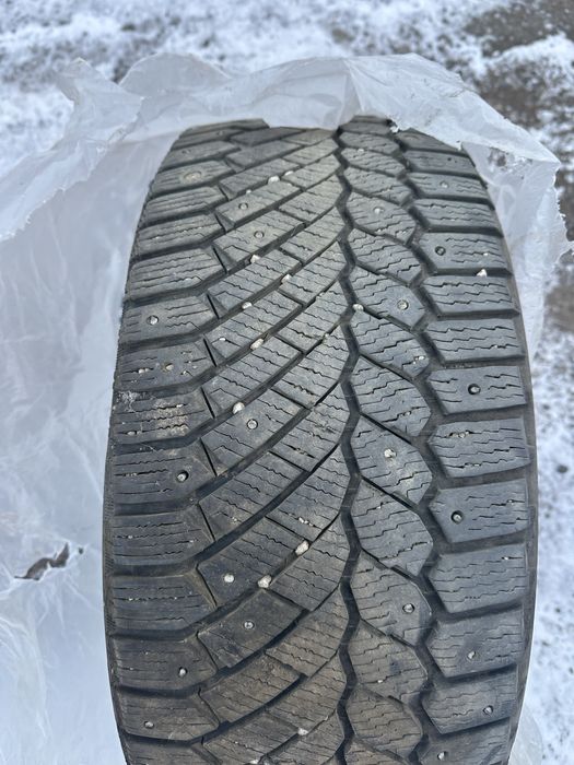 Продам резину зимние. 235/45 R18