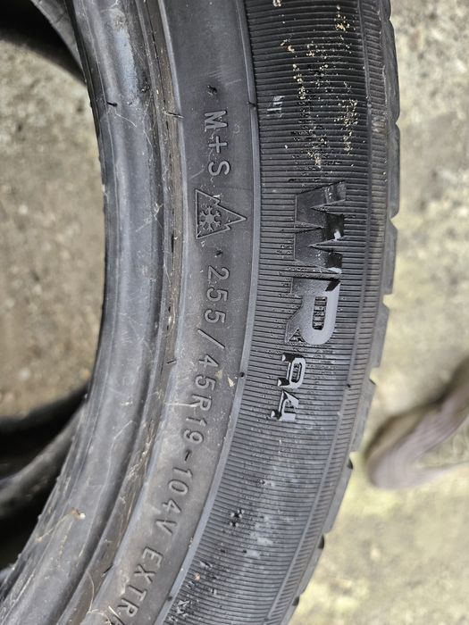 Cauciucuri iarna Nokia 255 45 R19