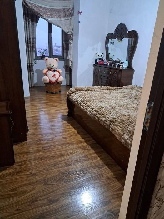 3 xonali kvartira sotiladi