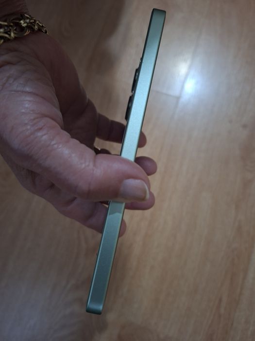 Продавам телефон Xiaomi Redmi Note 13 5G в гаранция