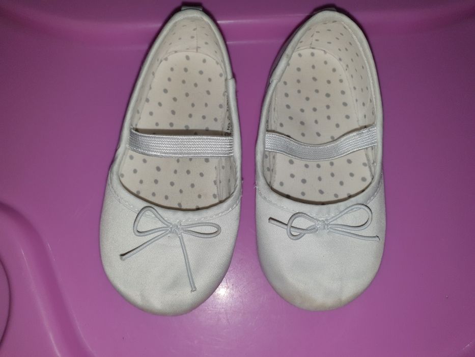 Детски пантофи и сандали