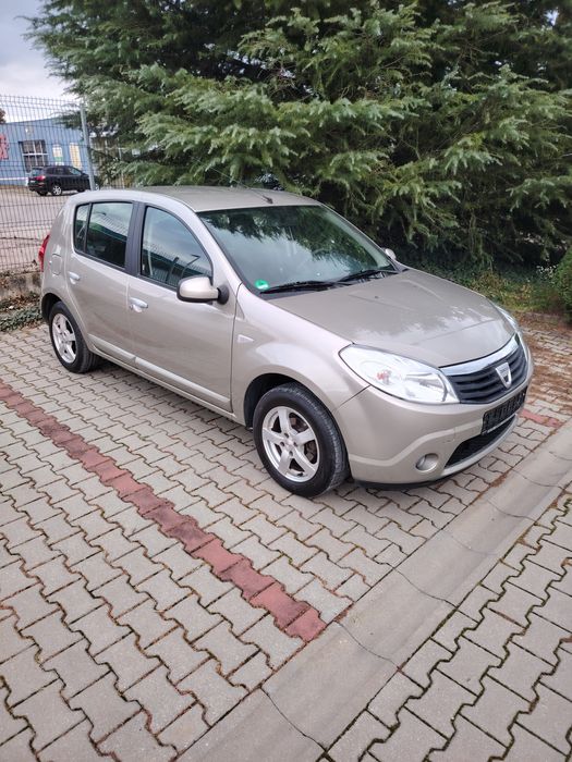 Vînd Dacia Sandero 1.6 din 2009