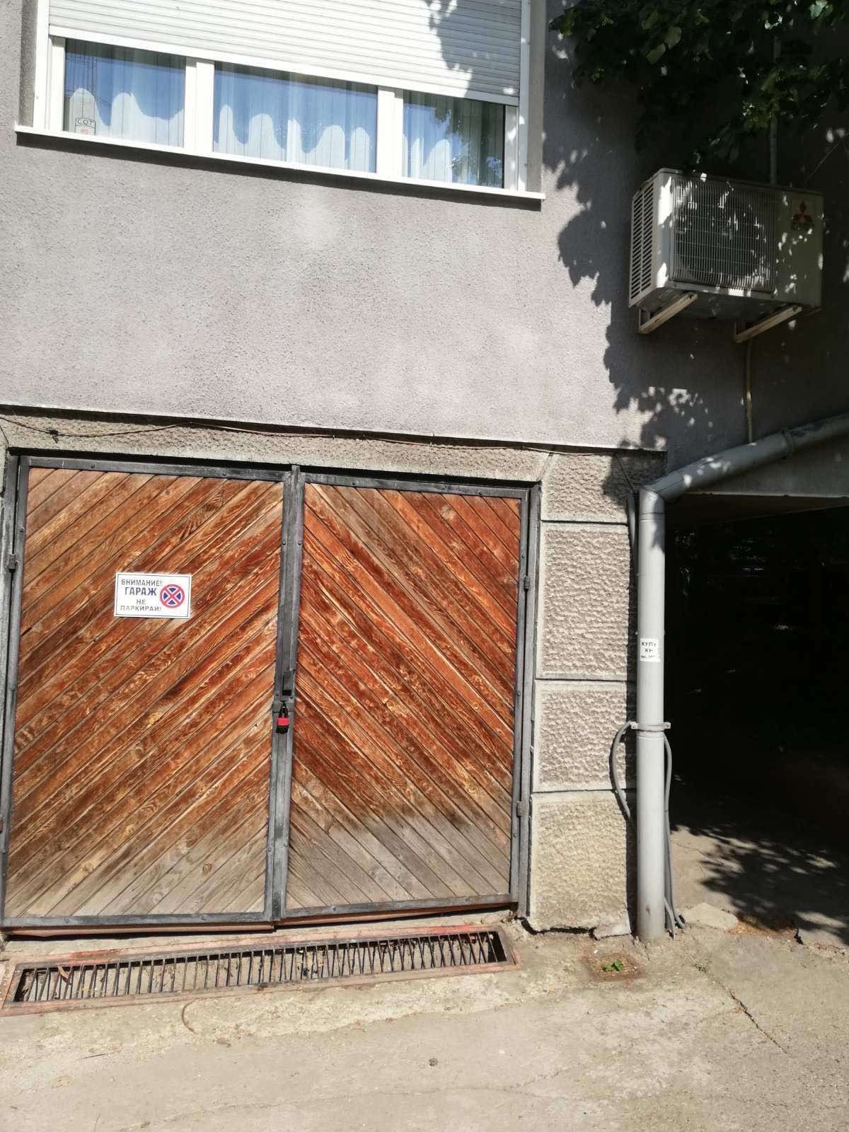 Давам гараж под наем в центъра
