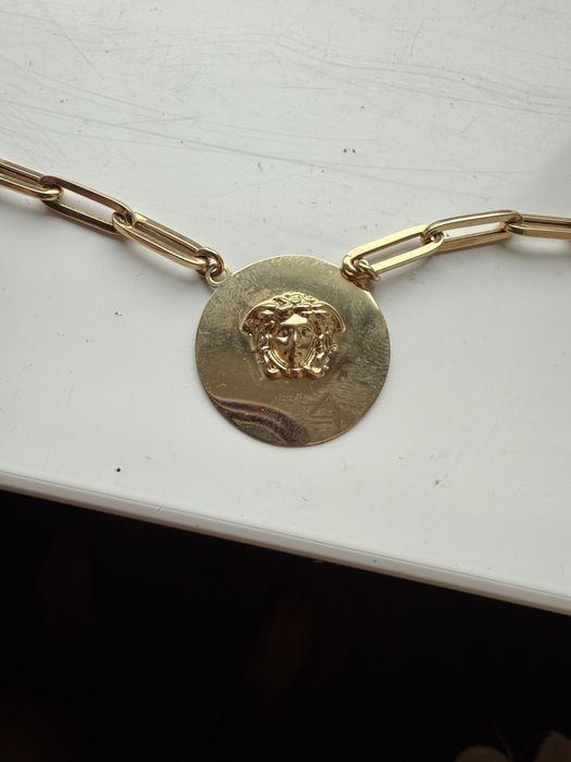 Lant cu Medalion versace aur 14 karate 10 grame 40 cm. pret 5000 lei