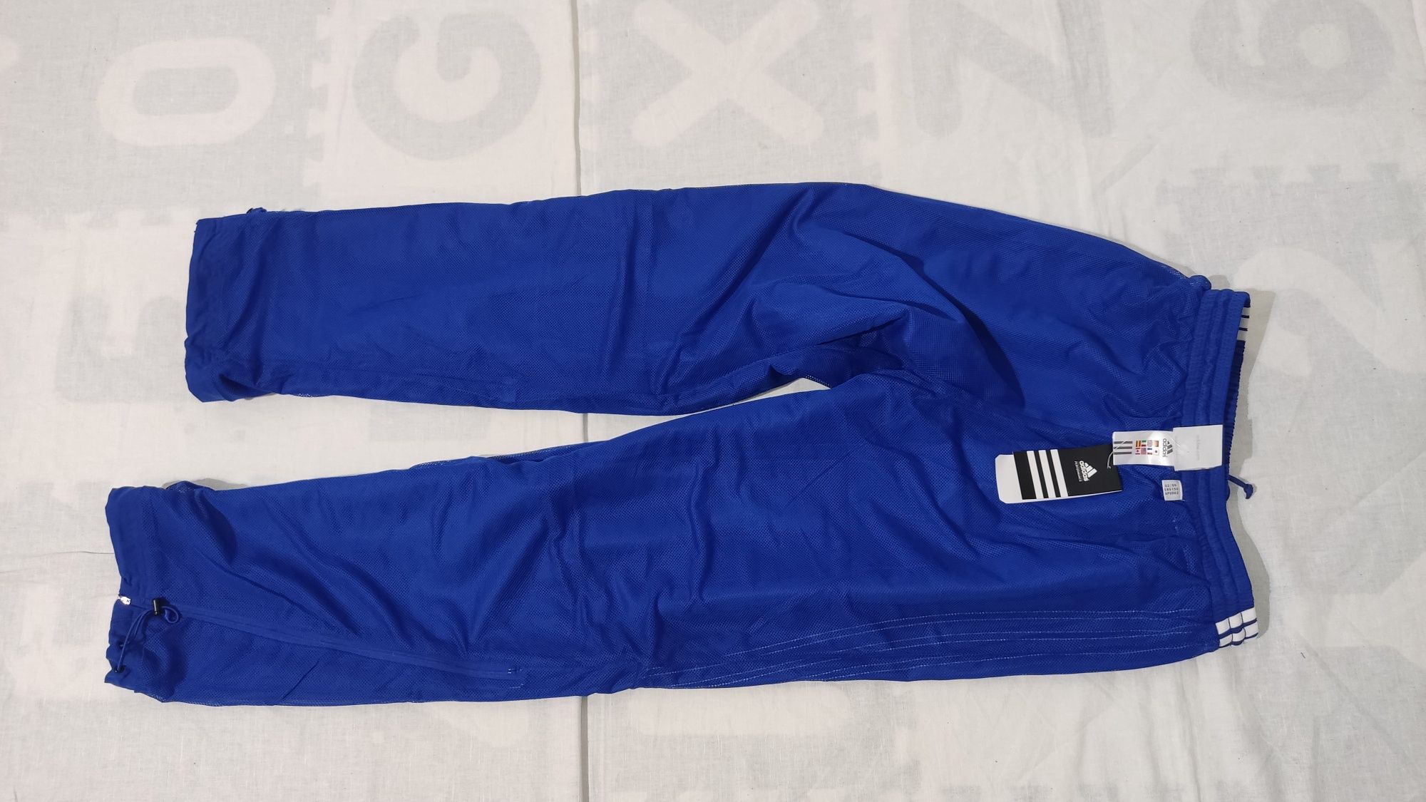 Pantaloni Adidas trening mărime M noi cu eticheta