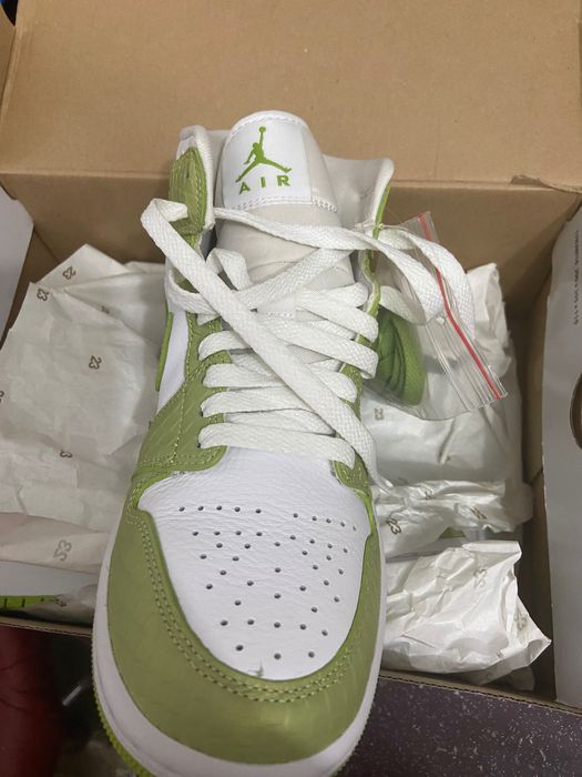 Air Jordan 1 Mid SE "Green Python" sneakers