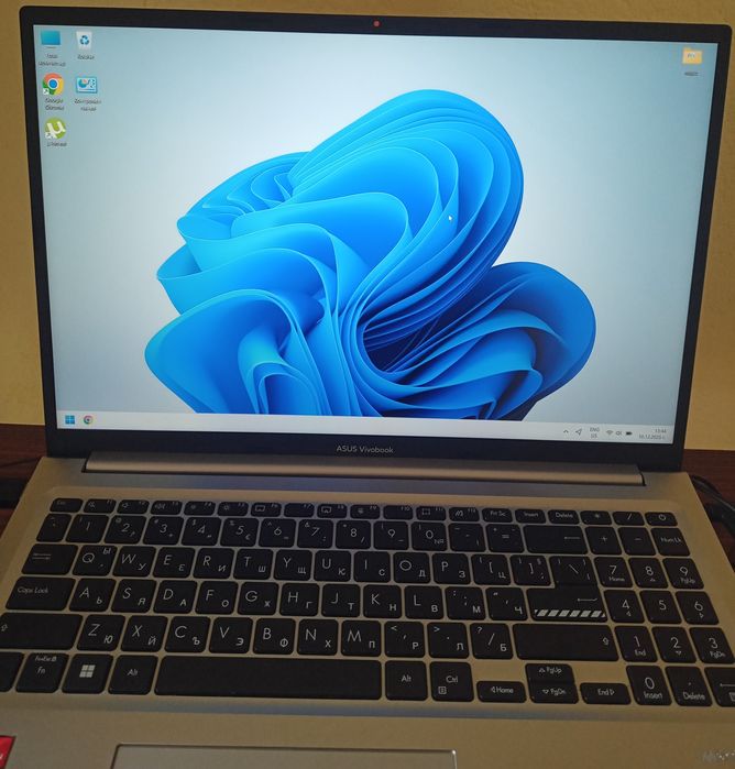 лаптоп Asus Vivobook