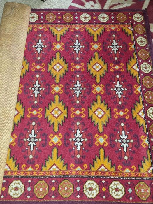 Красивый шерстяной ковёр в хорошем состоянии