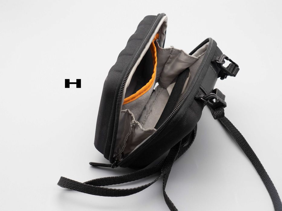 accesorii foto (carcasa card sd, protectie blit, cablu foto, etc)