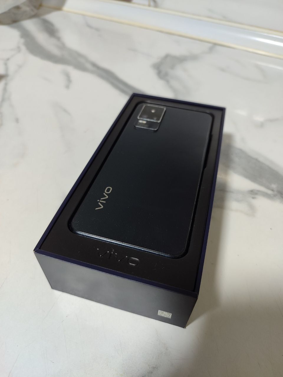 Vivo v21e 8/128.