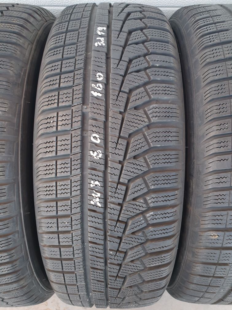 Зимни гуми 4 броя HANKOOK Winter Icept Evo2 205 60 R16 дот 3219