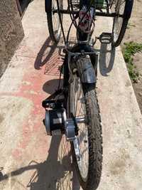 Vând tricicleta  care funcționează electric și pedalier