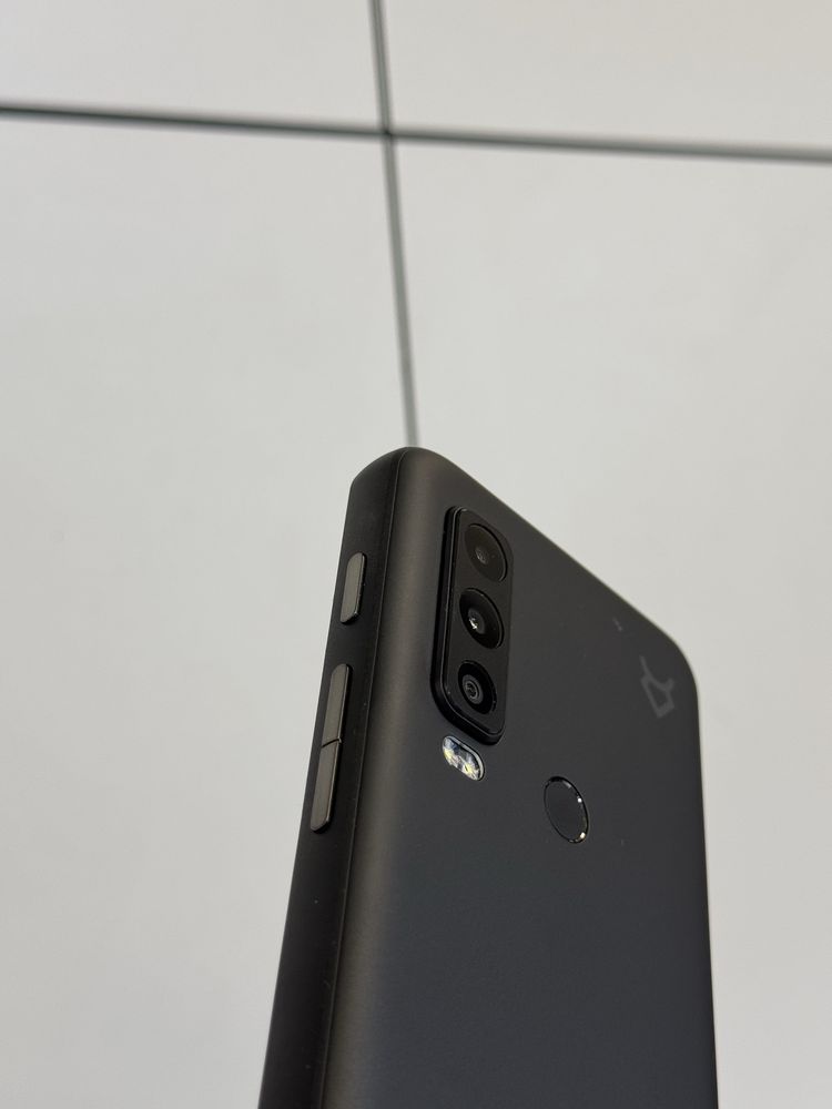 Продавам отличен CAT S75