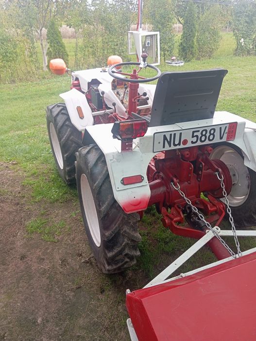 Tractoraș pașquali.