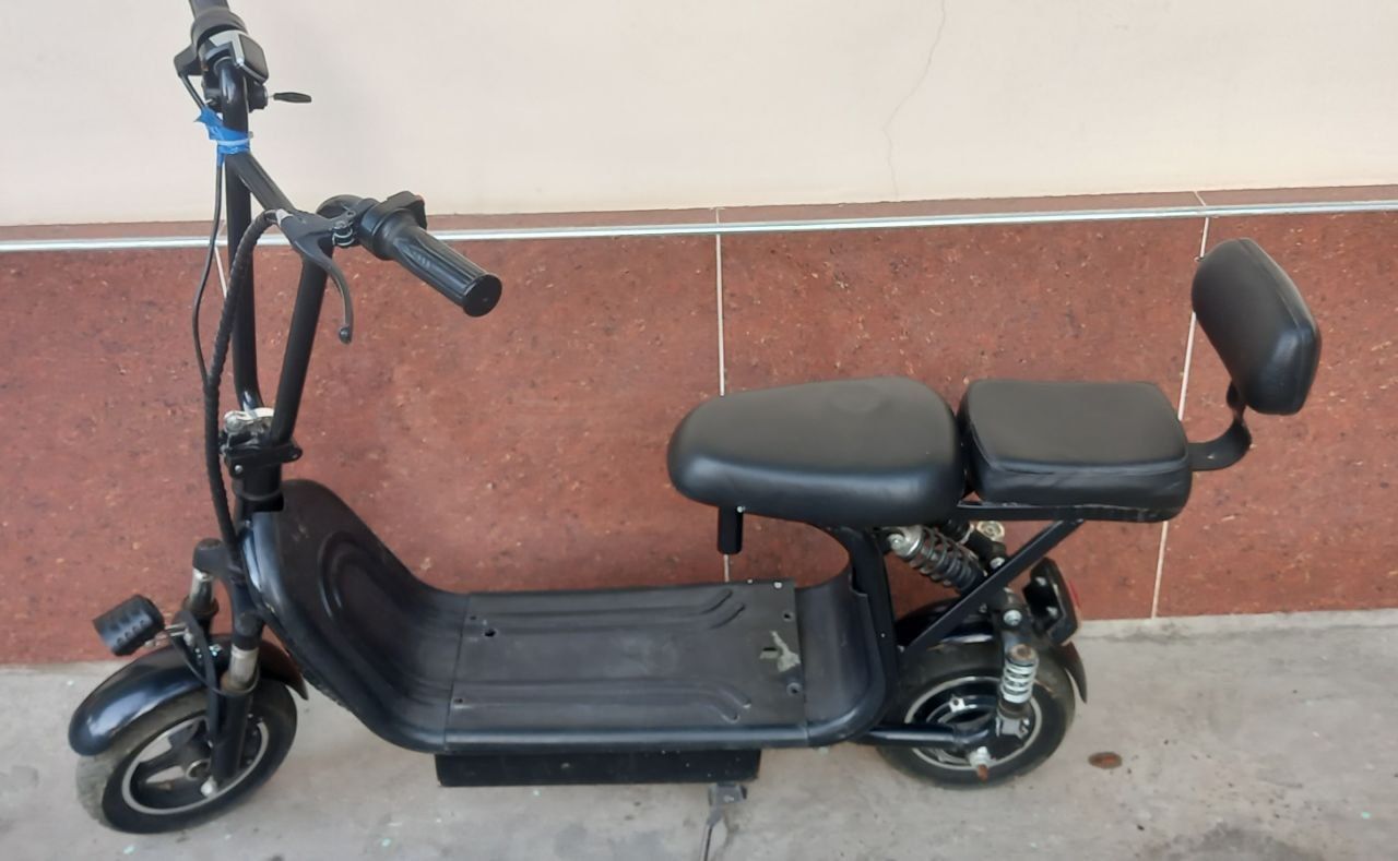 Scooter yangidek turibdi