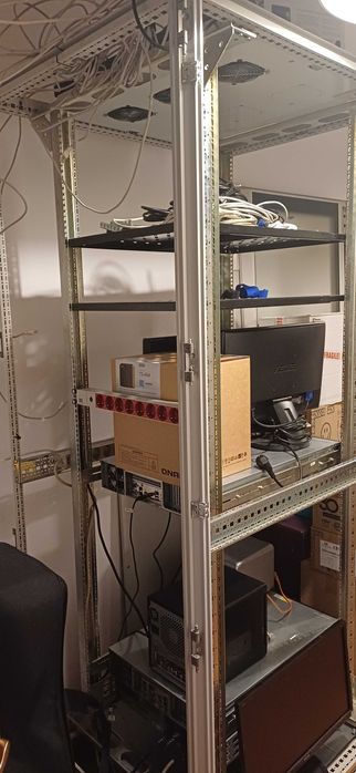 Vand rack metalic fara roti networking