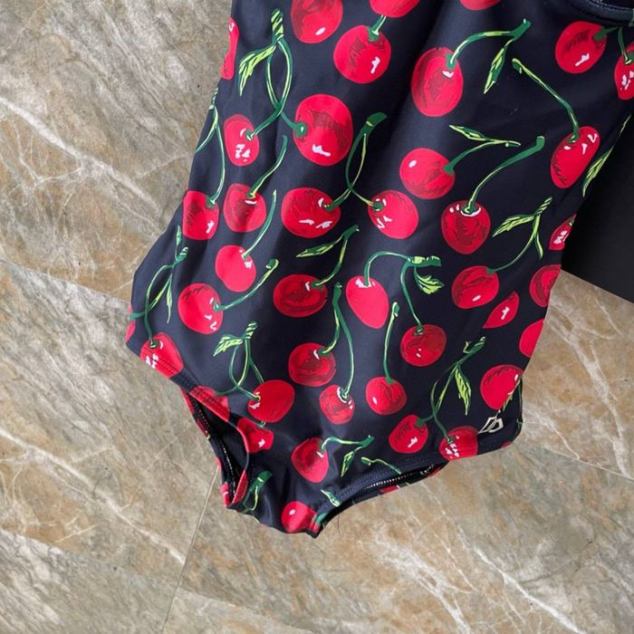 dolce gabbana лукс янги купальник сотилади.