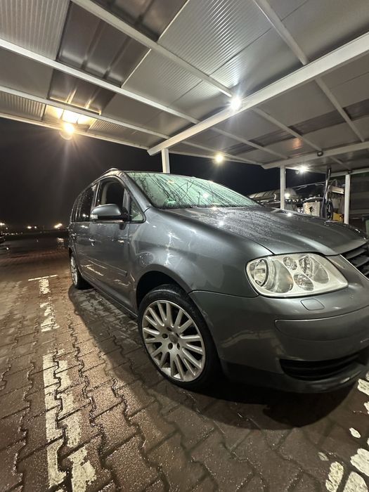 Vând vw touran 1.9 tdi