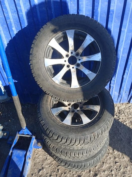 Продам комплект дисков с шинами