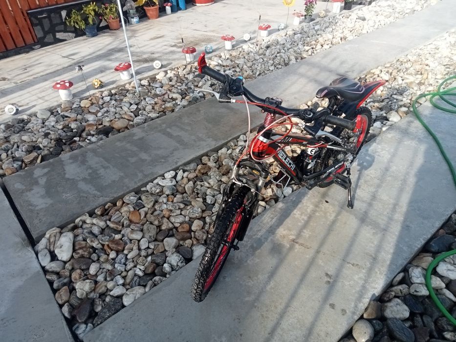 Vând bicicleta pentru copii de 7-13 ani