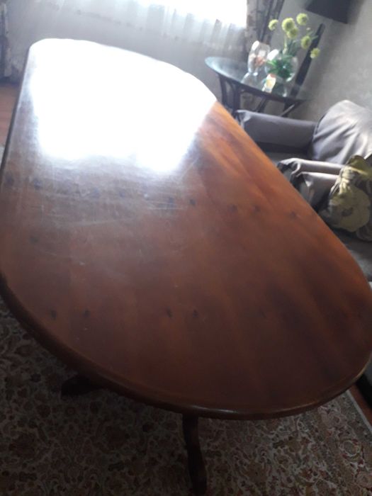 Продам стол гостинный