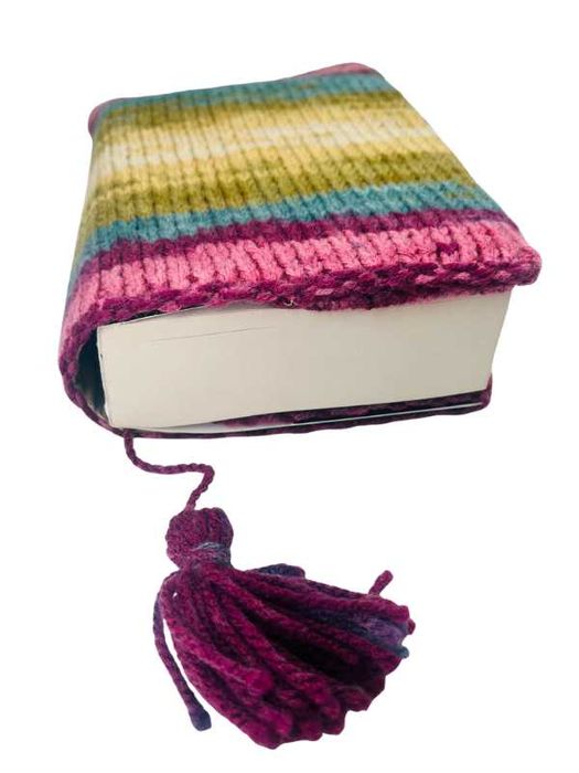 Плетен на две куки калъф за книга