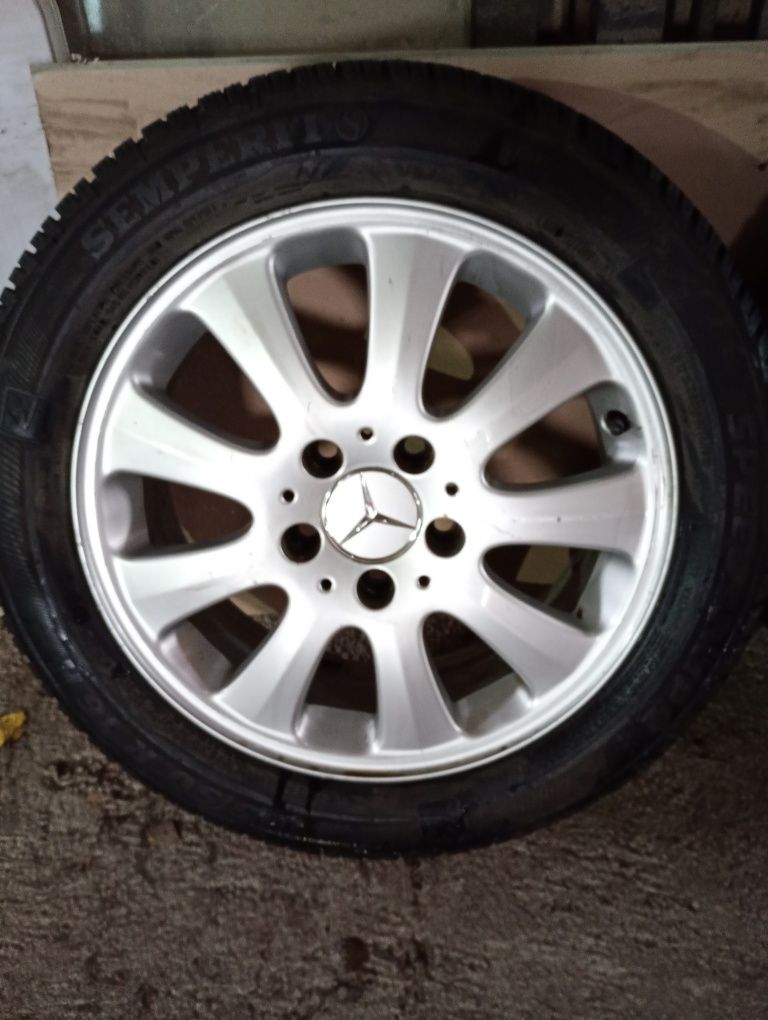 MERCEDES джанти със зимни гуми 205/50/16 6J ET46 5x112 цо 66,6
