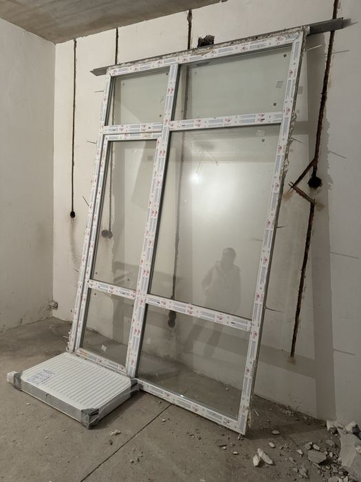 Рама пластиковая с дверью.