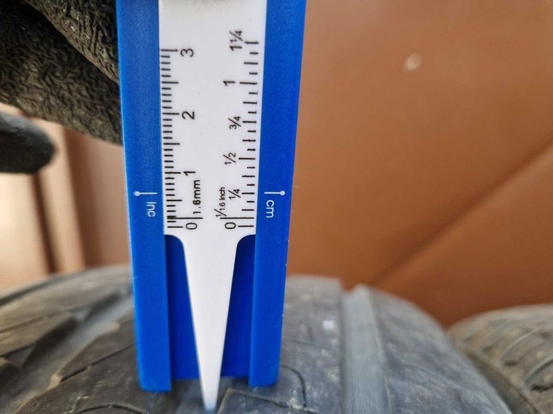 4 Pirelli R18 225/45
летни гуми 
DOT1119