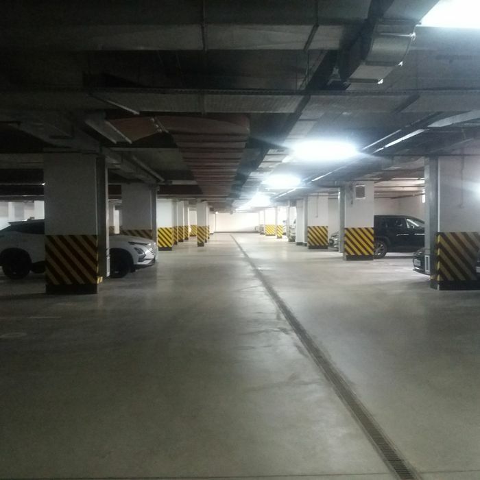 Продам паркингночь 2500 наземный районТуран Магнум