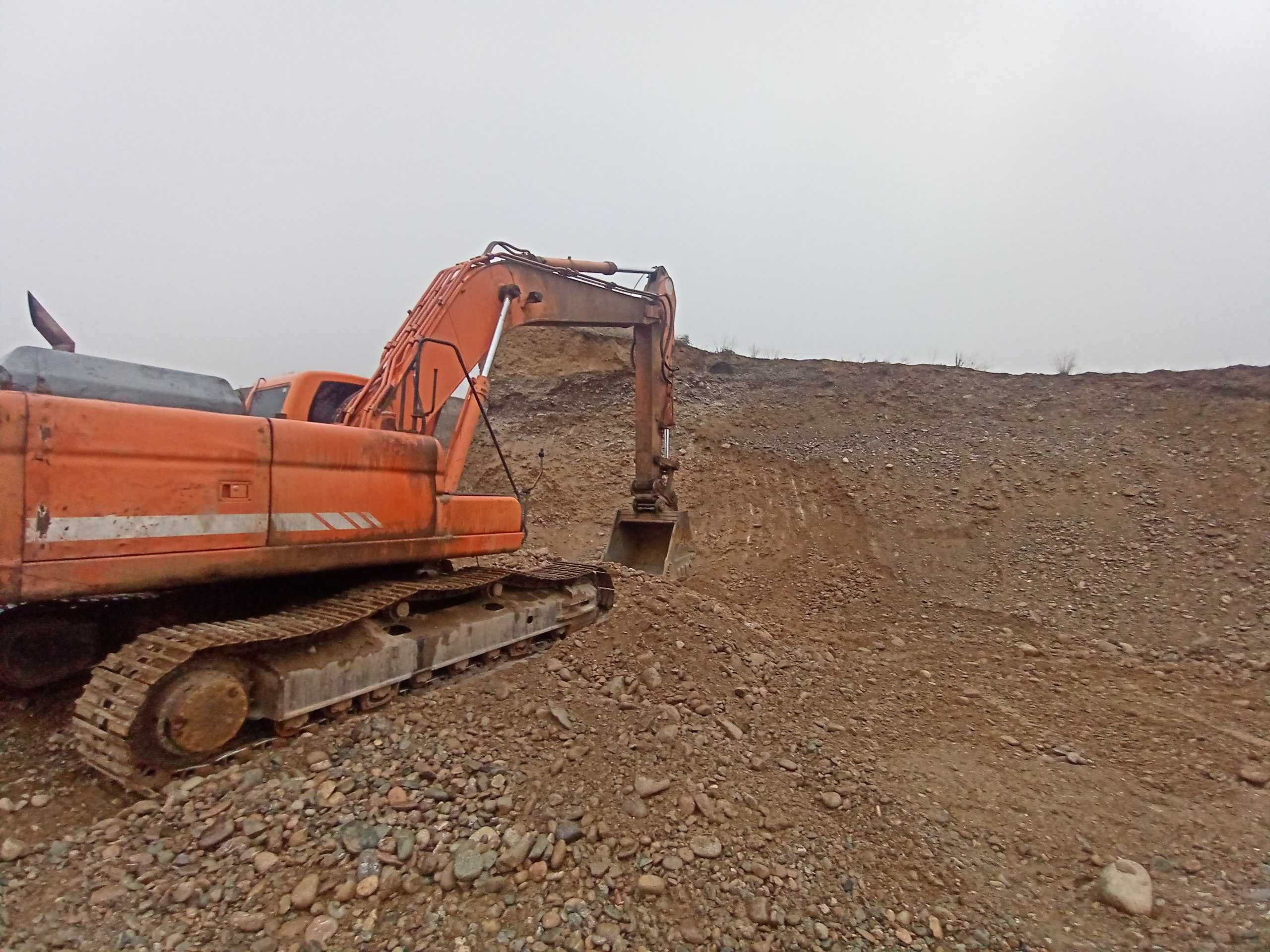 Kosonsoy tumanida Doosan dx300lca rusumli ekskavator sotiladi