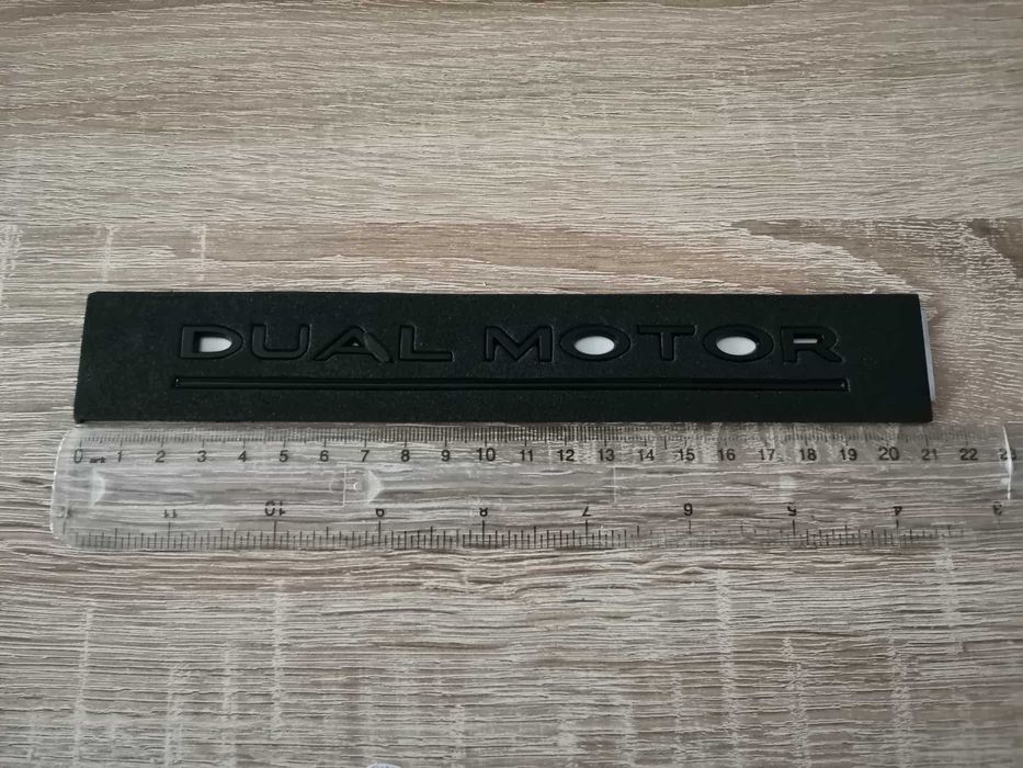 Tesla Dual Motor черен гланц надпис