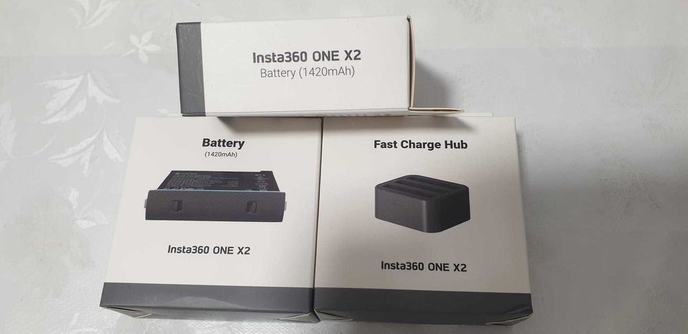 Camera Insta360 ONE X2, diverse accesorii.